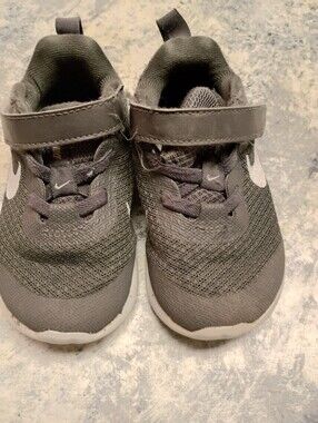 Nike Kids Gray Hook-and-Loop Knit Sneakers with White Swoosh